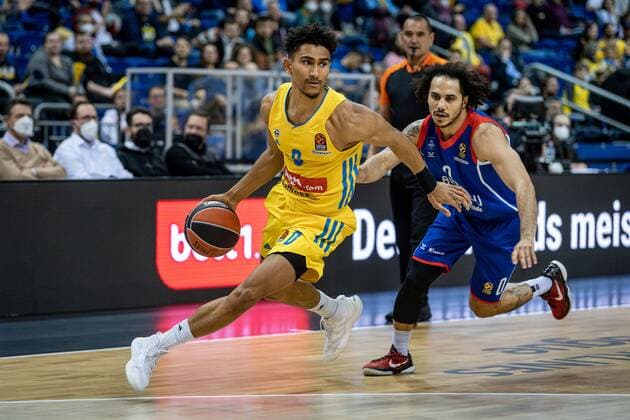 Basketball Berlin 11 11 2021 Season 2021 2022 EuroLeague Regular Season Alba Berlin Anadolu Efes Istanbul Maodo Lo Alba Berlin, No 00 Shane Larkin Efes, No 00 re