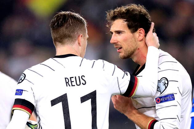 GORETZKA Leon Team Germany with injury on neck with REUS Marco DFB Fussball WM Qualifikation Spiel Germany Lichtenstein 9 0 in the Volkswagenarena in Wolfsburg on 11 11 2021 in Wolfsburg DFL REGULATIONS PROHIBIT ANY USE OF PHOTOGRAPHS as IMAGE SEQUENCES and or QUASI VIDEO