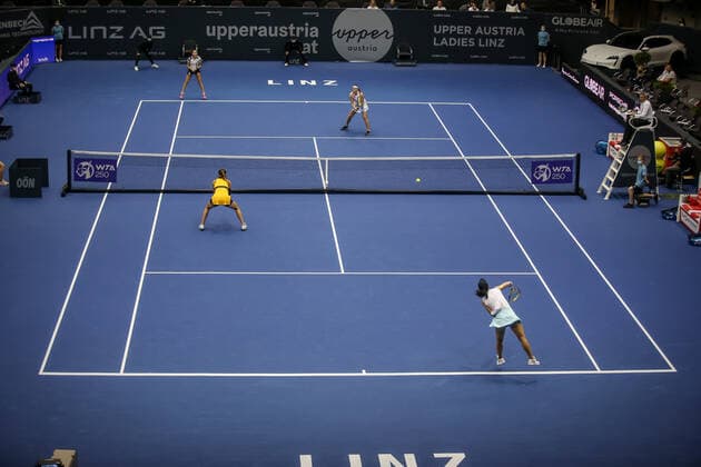 TENNIS - WTA, Tennis Damen Upper Austria Ladies Linz LINZ,AUSTRIA,12.NOV.21 - TENNIS - WTA Tour, Upper Austria Ladies Linz. Image shows Xinyu Wang, Saisai Zheng (CHN) and Natela Dzalamidze, Kamilla Rakhimova (RUS).  GEPAxpictures xManfredxBinder
