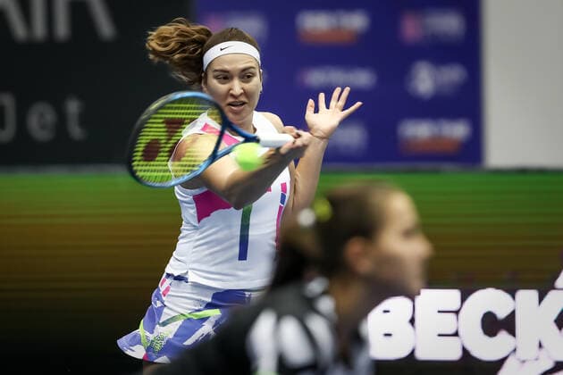 TENNIS - WTA, Tennis Damen Upper Austria Ladies Linz LINZ,AUSTRIA,12.NOV.21 - TENNIS - WTA Tour, Upper Austria Ladies Linz. Image shows Natela Dzalamidze and Kamilla Rakhimova (RUS).  GEPAxpictures xManfredxBinder