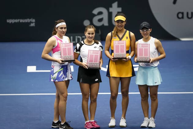 TENNIS - WTA, Tennis Damen Upper Austria Ladies Linz LINZ,AUSTRIA,12.NOV.21 - TENNIS - WTA Tour, Upper Austria Ladies Linz. Image shows Natal Dzalamidze and Kamilla Rakhimova (RUS) and Xinyu Wang and Saisai Zheng (CHN) at the price giving ceremony.  GEPAxpictures xManfredxBinder