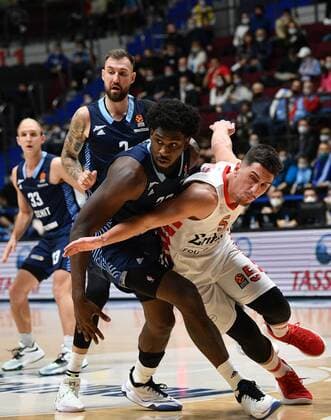 Russia Basketball Euroleague Zenit - Olympiacos 6694912 12.11.2021 Zenit?s Conner Frankamp, Anton Ponkrashov, Alex Poythress and Olympiacos? Giannoulis Larentzakis struggle for the ball during the Euroleague basketball match between Zenit St. Petersburg and Olympiacos Piraeus, in Saint Petersburg, Russia. Alexander Galperin Sputnik St. Petersburg Russia  Copyright: xAlexanderxGalperinx