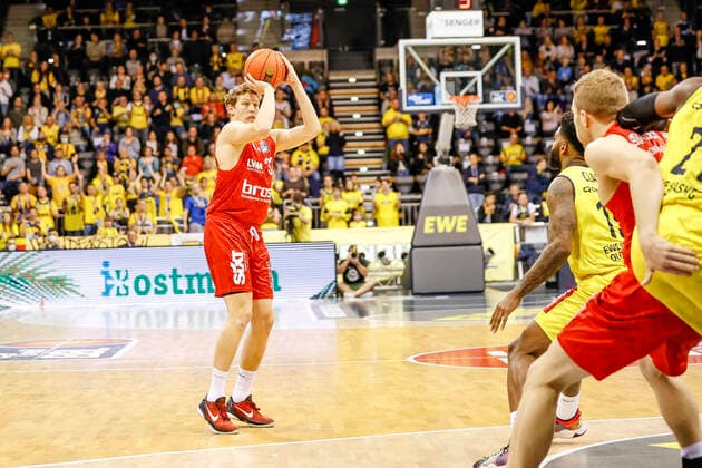 Left Patrick Heckmann Brose Bamberg, 33 EWE Baskets Oldenburg Brose Bamberg, easyCredit Basketball Bundesliga, 2021 2022 season, 10 match day, Oldenburg, Germany, 12 11 2021, Photo Daniel Löb Loeb Copyright: DanielxLöb