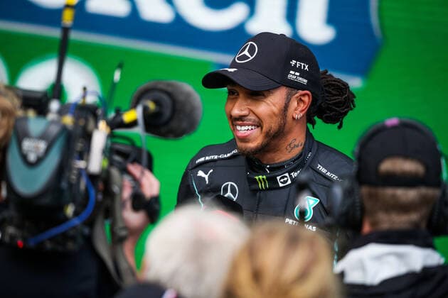 HAMILTON Lewis (gbr), Mercedes AMG F1 GP W12 E Performance, portrait pole position celebration during the Formula 1 Heineken Grande Premio De Sao Paulo 2021, Sao Paulo Grand Prix, 19th round of the 2021 FIA Formula One World Championship, WM, Weltmeisterschaft from November 12 to 14, 2021 on the Interlagos Circuit, in Sao Paulo, Brazil - F1 - SAO PAULO GRAND PRIX 2021 DPPI Panoramic  20211112_GOODEN_FGO02879