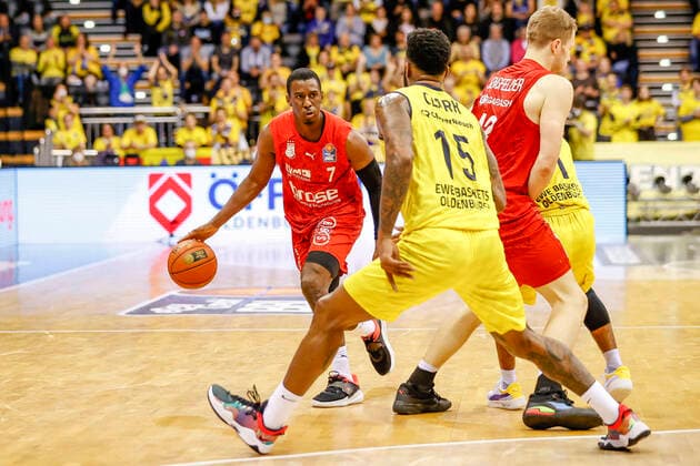 right Shannon Scott Brose Bamberg, 07 EWE Baskets Oldenburg Brose Bamberg, easyCredit Basketball Bundesliga, season 2021 2022, 10 matchday, Oldenburg, Germany, 12 11 2021, Photo Daniel Löb Loeb Copyright: DanielxLöb