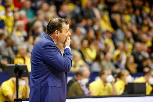 Disappointment for head coach Johan Roijakkers Brose Bamberg EWE Baskets Oldenburg Brose Bamberg, easyCredit Basketball Bundesliga, 2021 2022 season, 10 match day, Oldenburg, Germany, 12 11 2021, Photo Daniel Löb Loeb Copyright: DanielxLöb