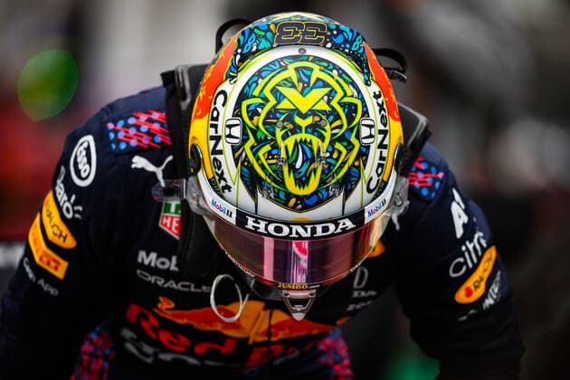 Sport Bilder des Tages VERSTAPPEN Max (ned), Red Bull Racing Honda RB16B, portrait helmet, casque, during the Formula 1 Heineken Grande Premio De Sao Paulo 2021, Sao Paulo Grand Prix, 19th round of the 2021 FIA Formula One World Championship, WM, Weltmeisterschaft from November 12 to 14, 2021 on the Interlagos Circuit, in Sao Paulo, Brazil - F1 - SAO PAULO GRAND PRIX 2021 DPPI Panoramic  20211112_GOODEN_FGO02762