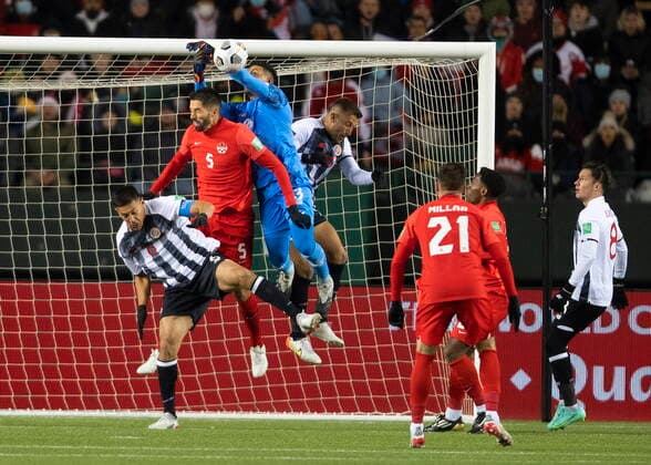 November 12, 2021, EDMONTON, AB, CANADA: Team Canada s Steven Vitoria (5) tries to head the ball as Costa Rica s Leonel Gerardo Moreira Ledezma (23) makes the save during second half World Cup qualifier soccer action in Edmonton on Friday, November 12, 2021. Steven Vitória Leonel Gerardo Moreira Ledezma  - ZUMAc35_ 20211112_zaf_c35_072 Copyright: xJasonxFransonx