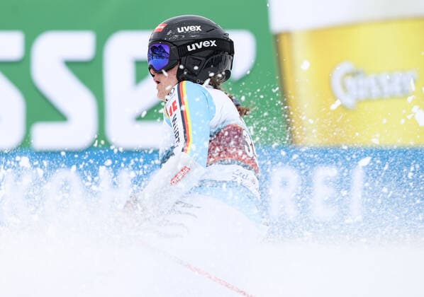 ALPINE SKIING - FIS WC Lech Zuers LECH,AUSTRIA,13.NOV.21 - ALPINE SKIING - FIS World Cup Lech Zuers, parallel giant slalom, ladies. Image shows Emma Aicher (GER).  GEPAxpictures xHaraldxSteiner