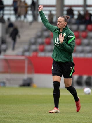 Almuth Schult 1 Vfl Wolfsburg in action at the Flyeralarm Womens Bundesliga match FC Bayern München Vfl Wolfsburg on 13 11 2021