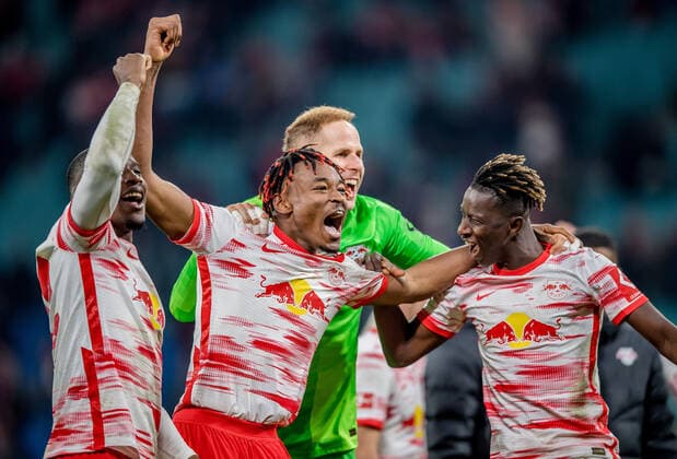 Leipzigs Amadou Haidara, Nordi Mukiele, goalkeeper Peter Gulacsi and Mohamed Simakan final cheer Football 1 Bundesliga, Matchday 11 RB Leipzig Borussia Dortmund 2 1 6 November 2021 Leipzig, Red Bull Arena RB Leipzig Borussia Dortmund 2 1