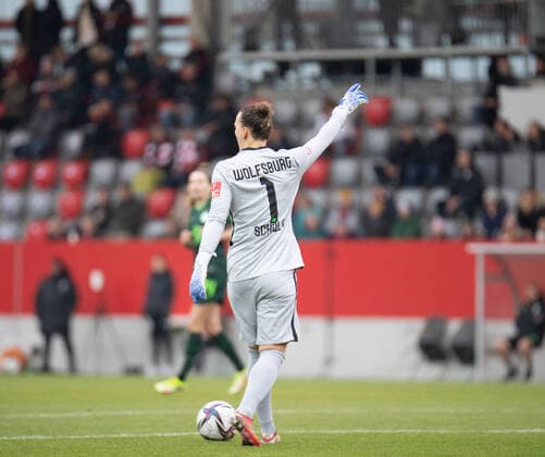 Almuth Schult 1 Vfl Wolfsburg in action at the Flyeralarm Womens Bundesliga match FC Bayern München Vfl Wolfsburg on 13 11 2021