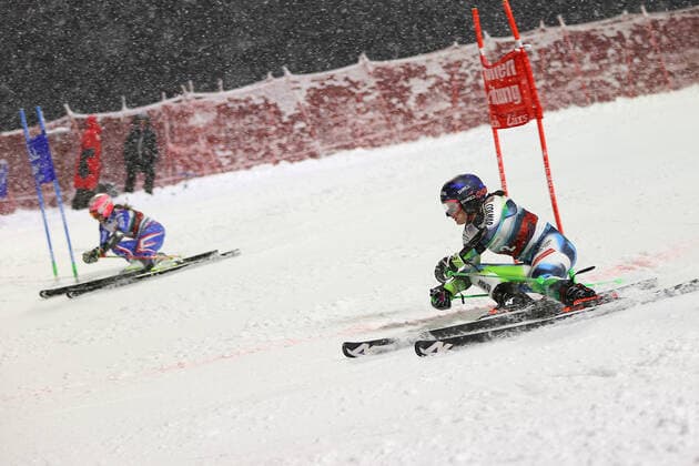 ALPINE SKIING - FIS WC Lech Zuers LECH,AUSTRIA,13.NOV.21 - ALPINE SKIING - FIS World Cup Lech Zuers, parallel giant slalom, ladies. Image shows Andreja Slokar (front SLO) and Coralie Frasse Sombet (FRA).  GEPAxpictures xThomasxBachun