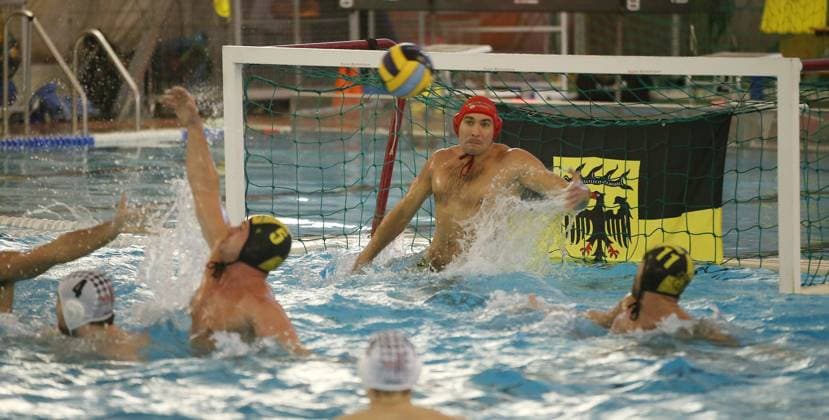 13 11 2021, Germany, Stuttgart, water polo Bundesliga, SV Ludwigsburg vs SG Neukölln, in goal Ivan Pisk SVL