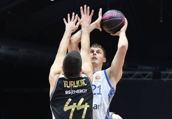Benedikt Turudic Basketball Loewen Braunschweig , Lorenz Brenneke Fraport Skyliners Frankfurt