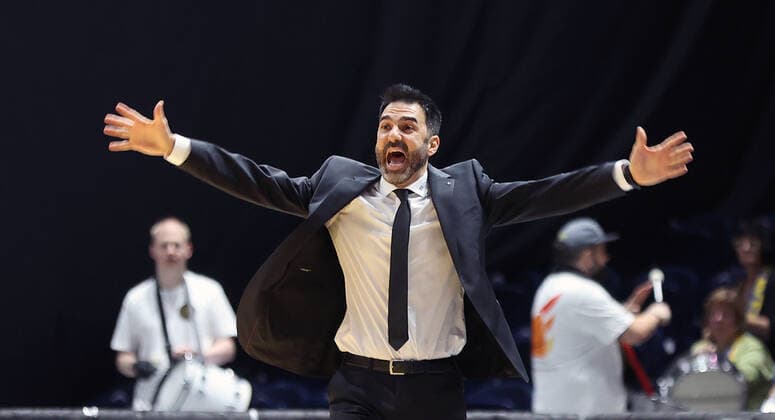 Headcoach Jesus Ramirez Basketball Loewen Braunschweig