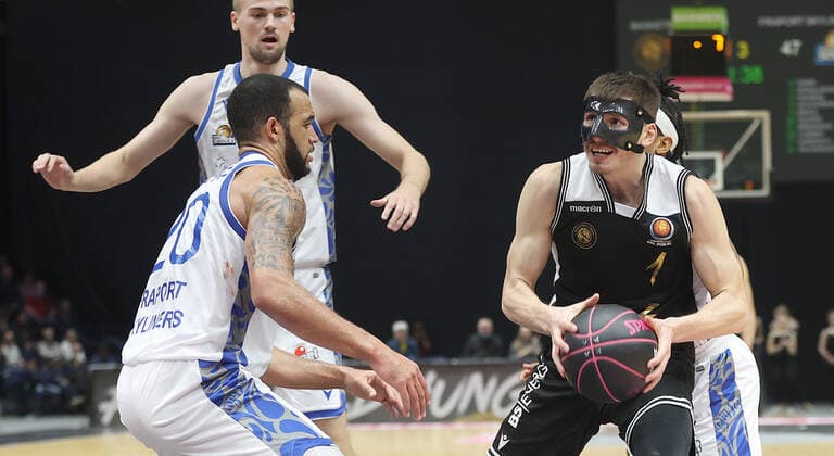 David Kraemer Basketball Loewen Braunschweig vs Rasheed Moore Fraport Skyliners Frankfurt 20