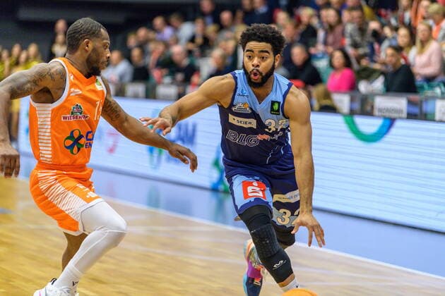 GER, BARMER 2 BBL, RASTA VECHTA VS EISBAEREN BREMERHAVEN 13 11 2021, Rasta Dome, Vechta, GER, BARMER 2 BBL, RASTA VECHTA VS EISBAEREN BREMERHAVEN in picture Carrington Love Eisbären Bremerhaven 32 James Washington RASTA Vechta 15 nordphotoxGmbHxx xKokenge nph00001