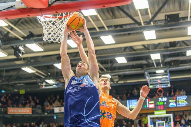 GER, BARMER 2 BBL, RASTA VECHTA VS EISBAEREN BREMERHAVEN 13 11 2021, Rasta Dome, Vechta, GER, BARMER 2 BBL, RASTA VECHTA VS EISBAEREN BREMERHAVEN in picture Robert Oehle Eisbären Bremerhaven 31 Robin Lodders RASTA Vechta 11 nordphotoxGmbHxx xKokenge nph00001