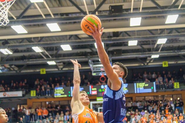 GER, BARMER 2 BBL, RASTA VECHTA VS EISBAEREN BREMERHAVEN 13 11 2021, Rasta Dome, Vechta, GER, BARMER 2 BBL, RASTA VECHTA VS EISBAEREN BREMERHAVEN in picture Robin Lodders RASTA Vechta 11 Jarelle Reischel Eisbären Bremerhaven 05 nordphotoxGmbHxx xKokenge nph00001