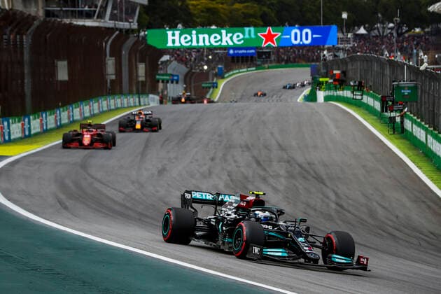 77 BOTTAS Valtteri (fin), Mercedes AMG F1 GP W12 E Performance, action during the Sprint race of the Formula 1 Heineken Grande Premio De Sao Paulo 2021, Sao Paulo Grand Prix, 19th round of the 2021 FIA Formula One World Championship, WM, Weltmeisterschaft from November 12 to 14, 2021 on the Interlagos Circuit, in Sao Paulo, Brazil - F1 - SAO PAULO GRAND PRIX 2021 DPPI Panoramic  00121039__V2_8933.JPG_