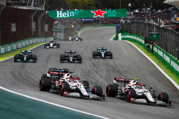 07 RAIKKONEN Kimi (fin), Alfa Romeo Racing ORLEN C41, 99 GIOVINAZZI Antonio (ita), Alfa Romeo Racing ORLEN C41, action during the Sprint race of the Formula 1 Heineken Grande Premio De Sao Paulo 2021, Sao Paulo Grand Prix, 19th round of the 2021 FIA Formula One World Championship, WM, Weltmeisterschaft from November 12 to 14, 2021 on the Interlagos Circuit, in Sao Paulo, Brazil - F1 - SAO PAULO GRAND PRIX 2021 DPPI Panoramic  00121039__V2_8954.JPG_
