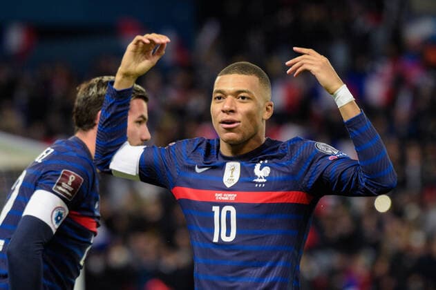 Joie des joueurs de l equipe de France apres le but de - Kylian Mbappe ( 10 - France ) - FOOTBALL : France vs Kazakhstan - Qualification coupe du monde - Paris - 13 11 2021 FedericoPestellini Panoramic 