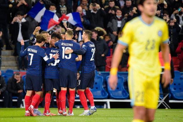 Joie des joueurs de l equipe de France apres le but de - Kylian Mbappe ( 10 - France ) - FOOTBALL : France vs Kazakhstan - Qualification coupe du monde - Paris - 13 11 2021 FedericoPestellini Panoramic 