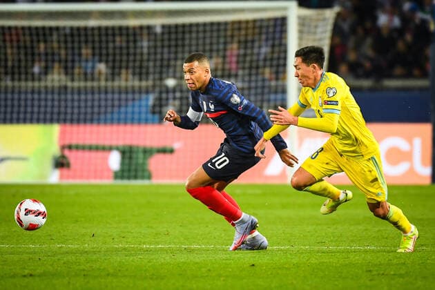 November 13, 2021, Creteil, France, France: Kylian MBAPPE of France and Erkin TAPALOV of Kazakhstan during the FIFA World Cup, WM, Weltmeisterschaft, Fussball Qualification 2022 Group D match between France and Kazakhstan at Parc des Princes stadium on November 13, 2021 in Paris, France. Creteil France - ZUMAm308 20211113_zsp_m308_003 Copyright: xMatthieuxMirvillex