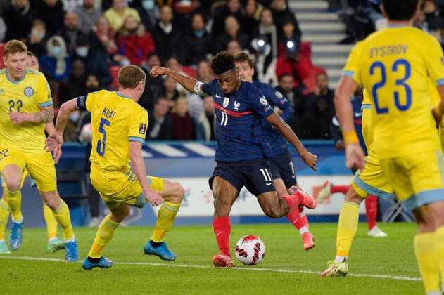 Kingsley Coman ( 11 - France ) - Kuat ( 5 - Kazakhstan ) - FOOTBALL : France vs Kazakhstan - Qualification coupe du monde - Paris - 13 11 2021 FedericoPestellini Panoramic 