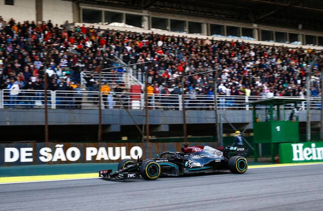 44 HAMILTON Lewis (gbr), Mercedes AMG F1 GP W12 E Performance, action during the Formula 1 Heineken Grande Premio De Sao Paulo 2021, Sao Paulo Grand Prix, 19th round of the 2021 FIA Formula One World Championship, WM, Weltmeisterschaft from November 12 to 14, 2021 on the Interlagos Circuit, in Sao Paulo, Brazil - F1 - SAO PAULO GRAND PRIX 2021 DPPI Panoramic  00121039_F12021GP19BRA_JK221807