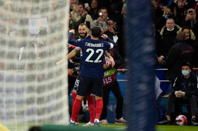 Joie des joueurs de l equipe de France apres le but de - Karim Benzema ( 19 - France ) - FOOTBALL : France vs Kazakhstan - Qualification coupe du monde - Paris - 13 11 2021 FedericoPestellini Panoramic 