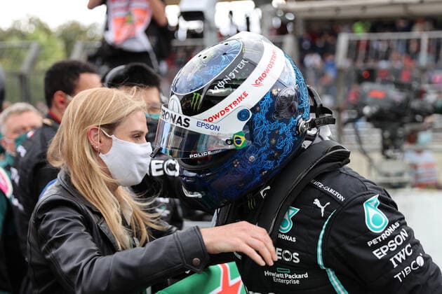 F1 Grand Prix of Brazil 77 Valtteri Bottas (FIN, Mercedes-AMG Petronas F1 Team) and his girlfriend Tiffany Cromwell, F1 Grand Prix of Brazil at Autodromo Jose Carlos Pace on November 13, 2021 in Sao Paulo, Brazil. (Photo by xpbimages.com XPB Images FIA Pool via HOCH ZWEI) Sao Paulo Brazil Poolfoto HOCH ZWEI Pool XPB Images ,EDITORIAL USE ONLY