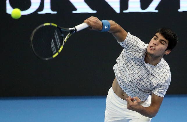 November 13, 2021, MILAN, ITALY: Carlos Alcaraz of Spain returns the ball during the match against Sebastian Korda of Usa on the final of the Next Gen ATP, Tennis Herren Finals in Milan, Italy, 13 November 2021. The Next Gen Atp Finals runs from 09 November through 13 November.ANSA MATTEO BAZZI MILAN ITALY - ZUMAa110 20211113_zaf_a110_050 Copyright: xMatteoxBazzix