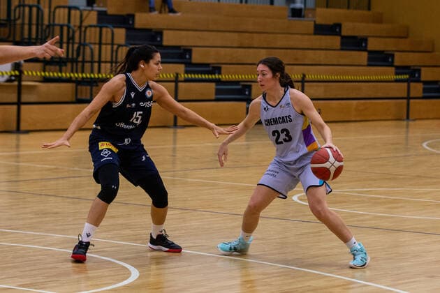 13 11 2021, 2 Toyota Womens Basketball Bundesliga North, DBBL, 2021 2022 season, womens, Chemcats Chemnitz Eintracht Braunschweig Courtney Michele Strait, ChemCats Chemnitz, Arianna Zampieri, Eintracht Braunschweig.