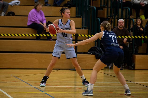 13 11 2021, 2 Toyota Womens Basketball Bundesliga North, DBBL, 2021 2022 season, women, Chemcats Chemnitz Eintracht Braunschweig Jessica Kluge, ChemCats Chemnitz.