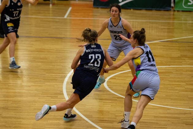 13 11 2021, 2 Toyota Womens Basketball Bundesliga North, DBBL, 2021 2022 season, womens, Chemcats Chemnitz Eintracht Braunschweig Ilona Brox, Eintracht Braunschweig.