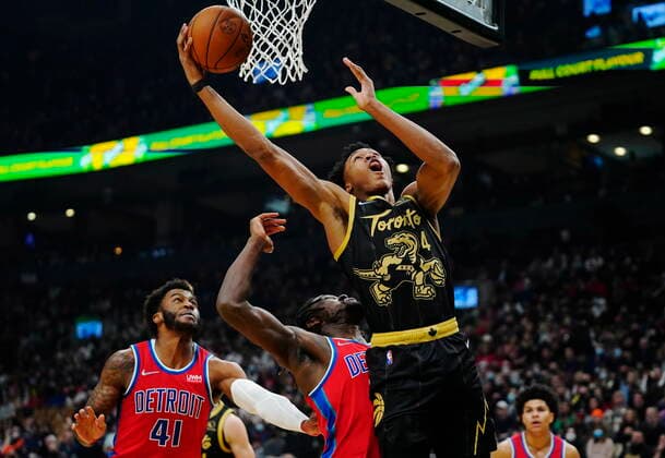 November 13, 2021, Toronto, ON, Canada: Toronto Raptors forward Scottie Barnes (4) shoots over Detroit Pistons centre Isaiah Stewart (28) as Pistons forward Saddiq Bey (41) looks on during first half NBA, Basketball Herren, USA basketball action in Toronto on Saturday, November 13, 2021. Canada News - November 13, 2021  - ZUMAc35_ 20211113_zaf_c35_053 Copyright: xFrankxGunnx