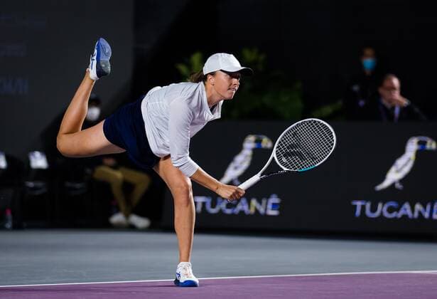 Mandatory Credit: Photo by Rob Prange Shutterstock (12596809cv) Iga Swiatek of Poland in action during the second round robin match at the 2021 Akron WTA, Tennis Damen Finals Guadalajara WTA tennis tournament Akron WTA Finals, Day 4, Tennis, Panamerican Tennis Center Guadalajara, Mexico - 13 Nov 2021 Akron WTA Finals, Day 4, Tennis, Panamerican Tennis Center Guadalajara, Mexico - 13 Nov 2021  Copyright: xRobxPrange Shutterstockx 12596809cv