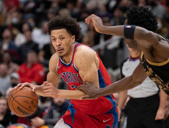 November 13, 2021, Toronto, on, Canada: Detroit Pistons guard Cade Cunningham (2) drives past Toronto Raptors forward OG Anunoby (3) during second half NBA, Basketball Herren, USA action in Toronto on Saturday November 13, 2021. Canada News - November 13, 2021  - ZUMAc35_ 20211113_zaf_c35_099 Copyright: xFrankxGunnx