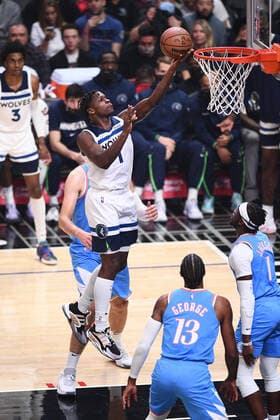 LOS ANGELES, CA - NOVEMBER 13: Minnesota Timberwolves Forward Anthony Edwards (1) goes up for a layup during a NBA, Basketball Herren, USA game between the Minnesota Timberwolves and the Los Angeles Clippers on November 13, 2021 at STAPLES Center in Los Angeles, CA. (Photo by Brian Rothmuller Icon Sportswire) NBA: NOV 13 Timberwolves at Clippers Icon211113004