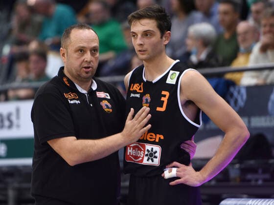 Velcic, Pierce, Gladiators Trier vs Wiha Panthers Schwenningen, basketball, 2 Bundesliga, Pro A, season 2021 2022, 13 11 2021, Gladiators Trier vs Wiha Panthers Schwenningen, basketball, 2 Bundesliga, Pro A, season 2021 2022, 13 11 2021 Trier Copyright: xEibner-Pressefotox EP_WSR