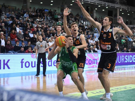 Larysz, Pierce, Gladiators Trier vs Wiha Panthers Schwenningen, basketball, 2 Bundesliga, Pro A, season 2021 2022, 13 11 2021, Gladiators Trier vs Wiha Panthers Schwenningen, basketball, 2 Bundesliga, Pro A, season 2021 2022, 13 11 2021 Trier Copyright: xEibner-Pressefotox EP_WSR
