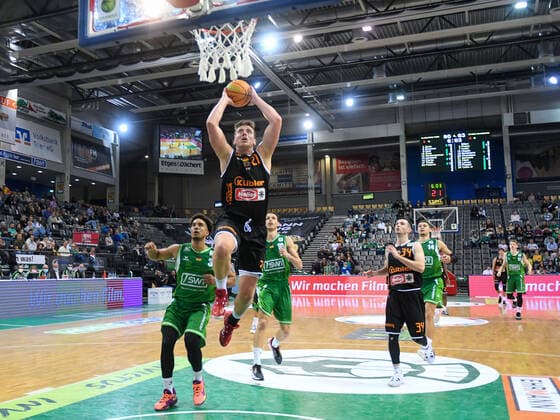 Isemann, Gladiators Trier vs Wiha Panthers Schwenningen, basketball, 2 Bundesliga, Pro A, season 2021 2022, 13 11 2021, Gladiators Trier vs Wiha Panthers Schwenningen, basketball, 2 Bundesliga, Pro A, season 2021 2022, 13 11 2021 Trier Copyright: xEibner-Pressefotox EP_WSR