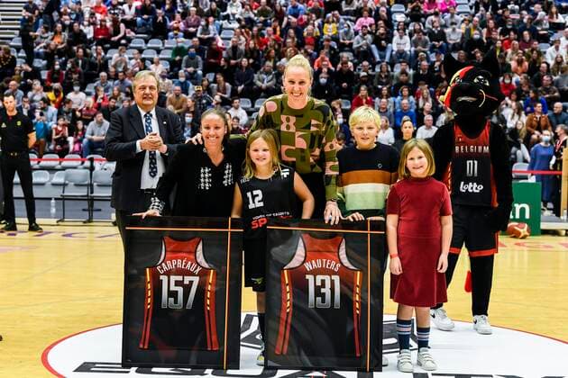 KORTRIJK, BELGIUM - NOVEMBER 14 : Ann Wauters and Marjorie CarprÃ aux are being are honored for there National career in basketball before the FIBA Women s EuroBasket 2023 Qualifiers match between Belgium and Germany on November 14, 2021 in Kortrijk, Belgium, 14 11 2021 ( Belgium v Germany - FIBA Women s EuroBasket 2023 Qualifiers PhotoNews Panoramic 