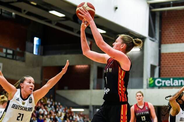 KORTRIJK, BELGIUM - NOVEMBER 14 : Emma Meesseman of Belgium battles for the ball with Svenja Brunckhorst of Germany during the FIBA Women s EuroBasket 2023 Qualifiers match between Belgium and Germany on November 14, 2021 in Kortrijk, Belgium, 14 11 2021 ( Belgium v Germany - FIBA Women s EuroBasket 2023 Qualifiers PhotoNews Panoramic 