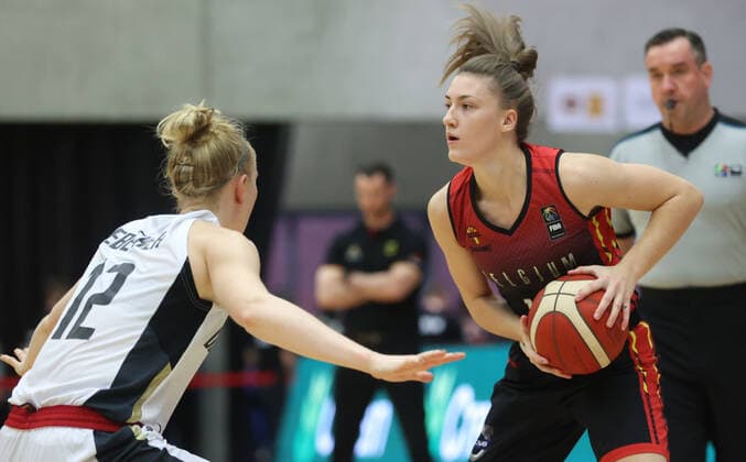 Germany s Laura Hebecker and Belgium s Laure Resimont fight for the ball during a basketball game between Belgian national basket team the Belgian Cats and Germany, Sunday 14 November 2021 in Kortrijk, a qualifier for the FIBA Women s EuroBasket 2023 tournament. VIRGINIExLEFOUR  x3135934x