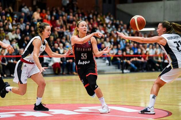 KORTRIJK, BELGIUM - NOVEMBER 14 : Julie Allemand of Belgium battles for the ball with Emma Lina Stach of Germany during the FIBA Women s EuroBasket 2023 Qualifiers match between Belgium and Germany on November 14, 2021 in Kortrijk, Belgium, 14 11 2021 ( Belgium v Germany - FIBA Women s EuroBasket 2023 Qualifiers PhotoNews Panoramic 