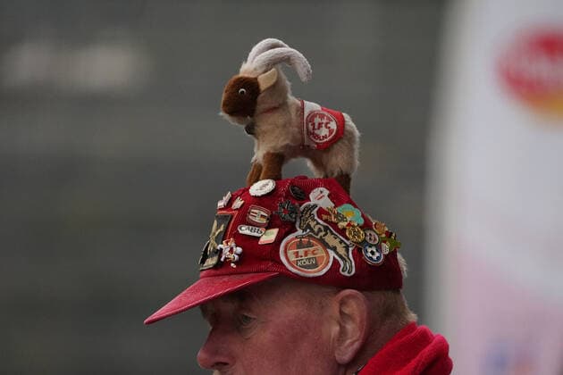 14 11 2021, Frauen Fussball GER, Saison 21 22, 2 Bundesliga , 1 FC Köln 1,FFc Turbine Potsdam , Franz Kremer stadion Köln 1 FC Köln Fan , Aktion, Einzelbild, Foto Chai von der Laage DFL regulations prohibit any use of photographs as image sequences and or quasi video EDITORIAL USE ONLY