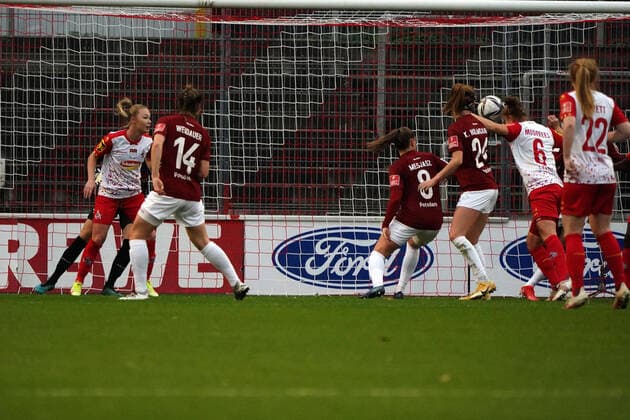 14 11 2021, Frauen Fussball GER, Saison 21 22, 2 Bundesliga , 1 FC Köln 1,FFc Turbine Potsdam , Franz Kremer stadion Köln Myrthe Moorrees Nr 6, 1 FC Köln scored the 1 0 for Köln, Foto Chai von der Laage DFL regulations prohibit any use of photographs as image sequences and or quasi video EDITORIAL USE ONLY